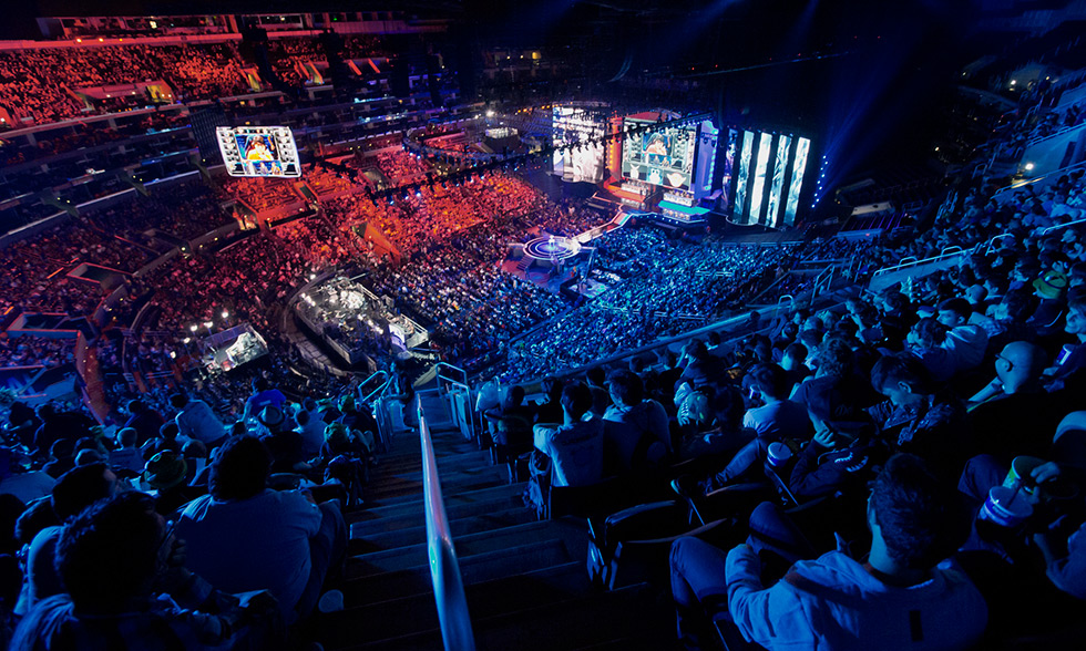 UP分享中单Qing问答：Ning是队伍老大哥 Baolan是可爱的小大哥